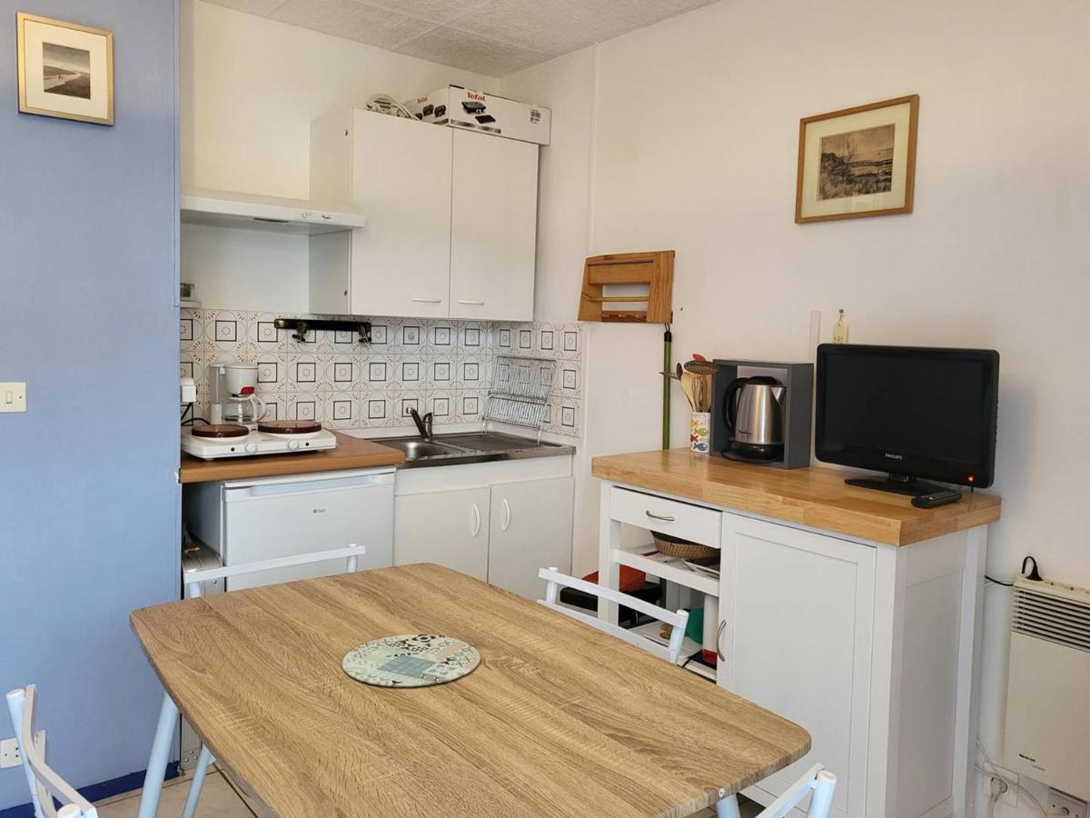 Studio Avec Terrasse, Parking Prive Et Acces Direct A La Plage - Fr-1-465-86 Merville-Franceville-Plage Exteriér fotografie